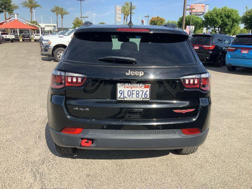 Diamond Black Crystal Pearlcoat 2024 Jeep Compass Trailhawk
