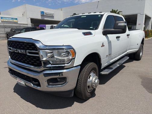 Bright White Clearcoat 2024 RAM 3500 Big Horn Crew Cab 4x4 8' Box