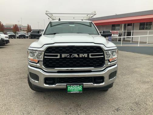 2022 RAM 3500 Big Horn Crew Cab 4x4 8' Box