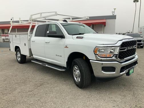 2022 RAM 3500 Big Horn Crew Cab 4x4 8' Box