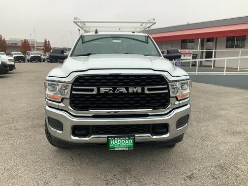 2022 RAM 3500 Big Horn Crew Cab 4x4 8' Box