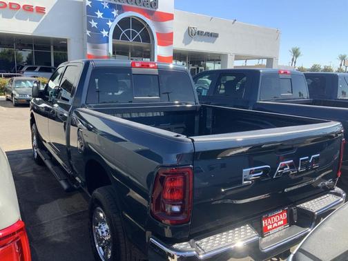 2025 RAM 2500 Tradesman Crew Cab 4x4 6'4' Box