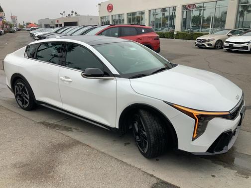 2025 Kia K4 GT-Line