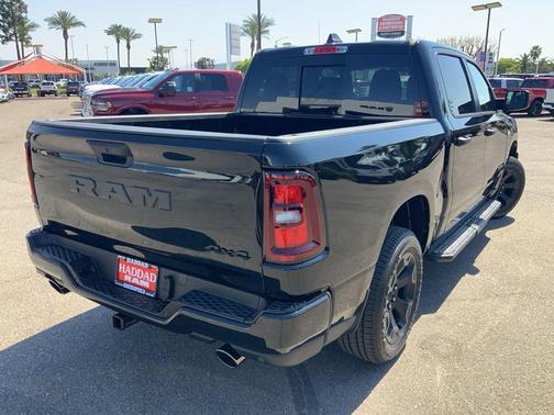 Diamond Black Crystal Pearlcoat 2026 RAM 1500 Express