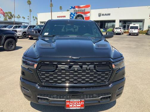 Diamond Black Crystal Pearlcoat 2026 RAM 1500 Express