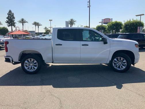Summit White 2022 Chevrolet Silverado 1500 Custom