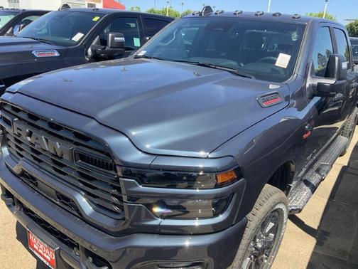 2025 RAM 2500 Big Horn Crew Cab 4x4 6'4' Box