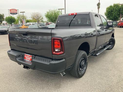2025 RAM 2500 Tradesman Crew Cab 4x2 6'4' Box
