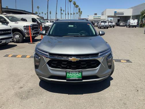 Sterling Gray Metallic 2025 Chevrolet Trax LT