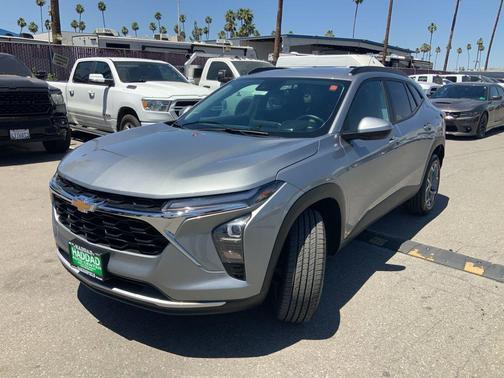 Sterling Gray Metallic 2025 Chevrolet Trax LT