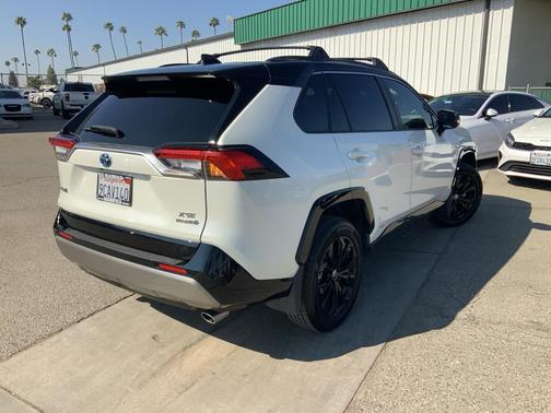 2022 Toyota RAV4 Hybrid SE