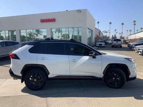 2022 Toyota RAV4 Hybrid SE