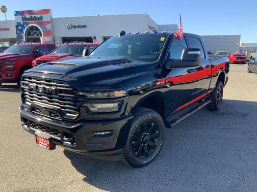 Diamond Black Crystal Pearlcoat 2026 RAM 2500 Black Express Crew Cab 4x4 6'4' Box