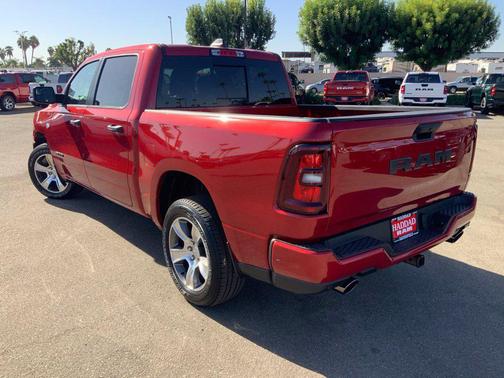 Molten Red Pearlcoat 2026 RAM 1500 Express