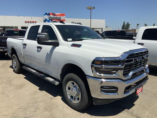 2025 RAM 2500 Tradesman Crew Cab 4x4 6'4' Box