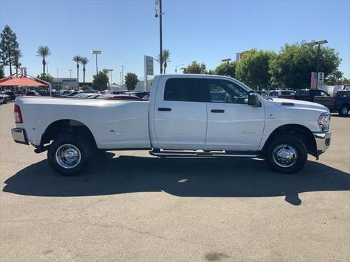 2023 RAM 3500 Big Horn Crew Cab 4x4 8' Box