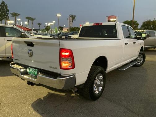 2024 RAM 3500 Big Horn Crew Cab 4x4 8' Box