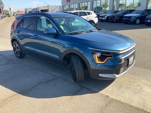 Mineral Blue 2025 Kia Niro EX
