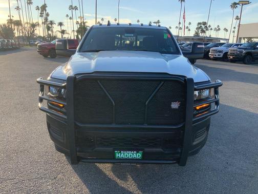 2024 RAM 3500 Tradesman Crew Cab 4x4 8' Box