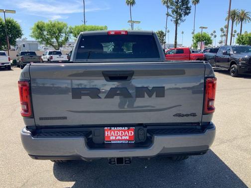 Ceramic Gray Clearcoat 2026 RAM 2500 Big Horn Crew Cab 4x4 6'4' Box