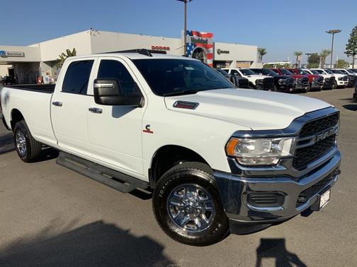 2024 RAM 3500 Tradesman Crew Cab 4x4 8' Box