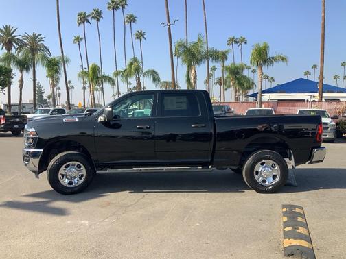 2025 RAM 2500 Tradesman Crew Cab 4x4 6'4' Box