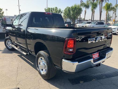 2025 RAM 2500 Tradesman Crew Cab 4x4 6'4' Box