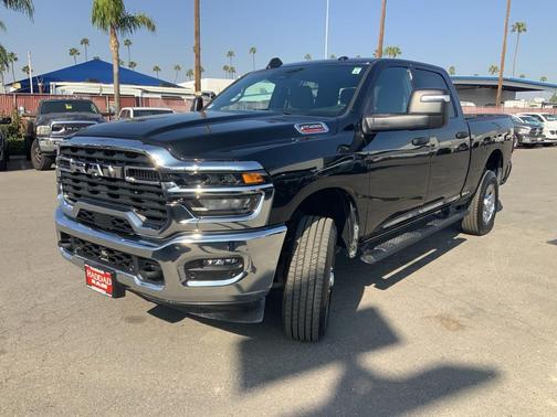 2025 RAM 2500 Tradesman Crew Cab 4x4 6'4' Box