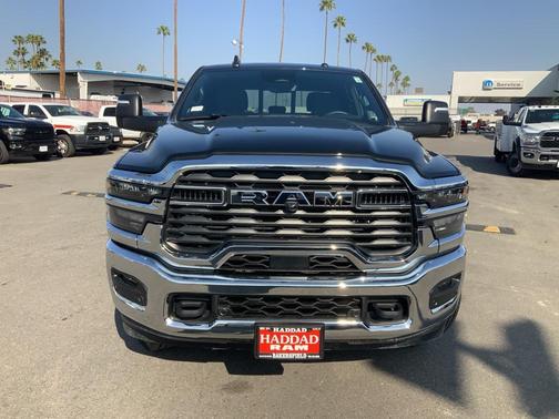 2025 RAM 2500 Tradesman Crew Cab 4x4 6'4' Box