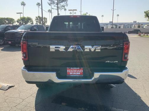 2025 RAM 2500 Tradesman Crew Cab 4x4 6'4' Box