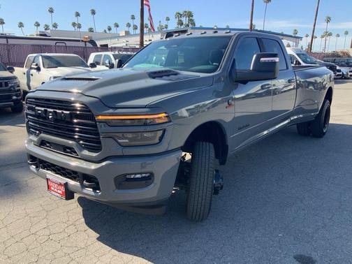 Ceramic Gray Clearcoat 2026 RAM 3500 Laramie Crew Cab 4x4 8' Box