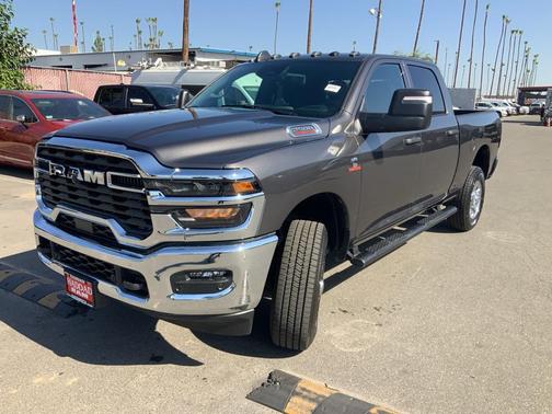 2025 RAM 2500 Tradesman Crew Cab 4x4 6'4' Box