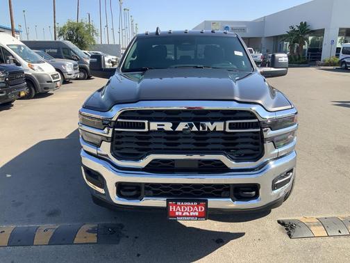 2025 RAM 2500 Tradesman Crew Cab 4x4 6'4' Box