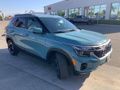 Pluton Blue 2024 Kia Seltos EX