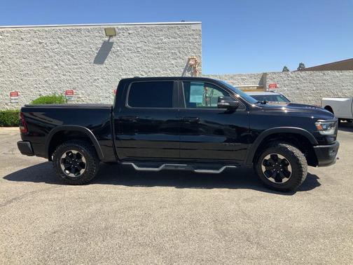 Diamond Black Crystal Pearlcoat 2020 RAM 1500 Rebel