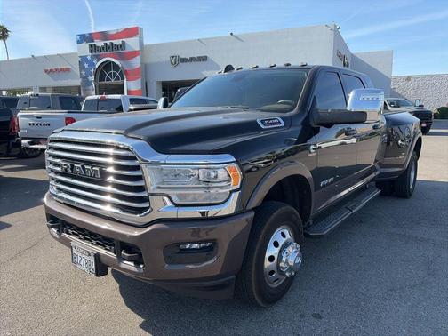 Diamond Black Crystal Pearlcoat 2024 RAM 3500 Longhorn