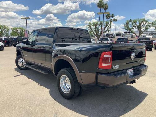 Diamond Black Crystal Pearlcoat 2024 RAM 3500 Longhorn