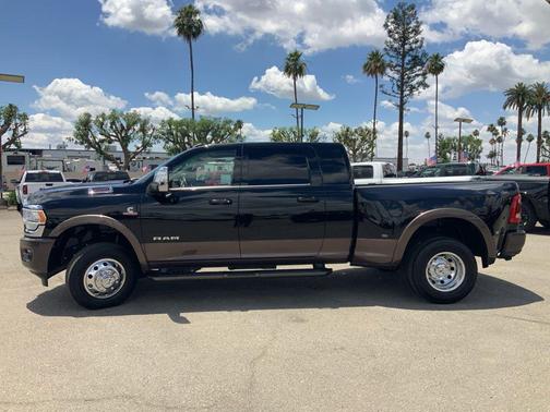 Diamond Black Crystal Pearlcoat 2024 RAM 3500 Longhorn