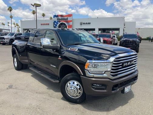Diamond Black Crystal Pearlcoat 2024 RAM 3500 Longhorn