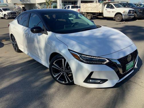 Aspen White/Super Black 2021 Nissan Sentra SR