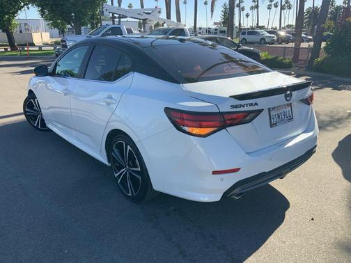 Aspen White/Super Black 2021 Nissan Sentra SR