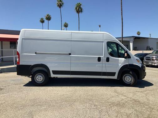Bright White Clearcoat 2026 RAM ProMaster 2500 Tradesman