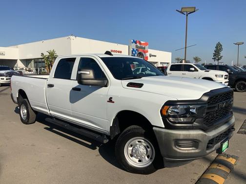 2024 RAM 2500 Tradesman Crew Cab 4x4 8' Box
