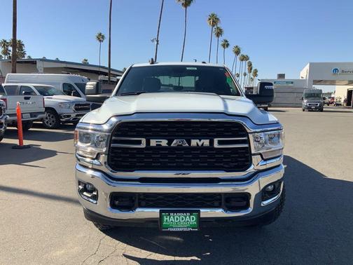 Bright White Clearcoat 2024 RAM 2500 Big Horn Crew Cab 4x4 6'4' Box