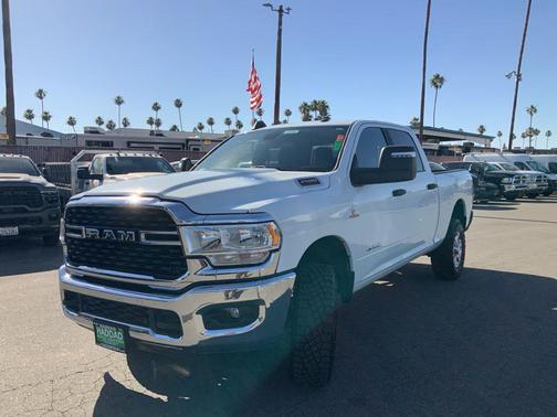 Bright White Clearcoat 2024 RAM 2500 Big Horn Crew Cab 4x4 6'4' Box