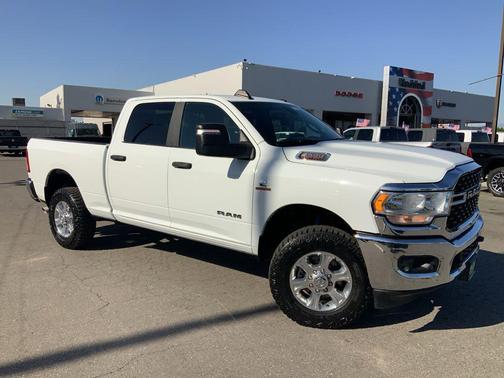 Bright White Clearcoat 2024 RAM 2500 Big Horn Crew Cab 4x4 6'4' Box