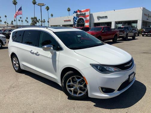 Bright White Clearcoat 2019 Chrysler Pacifica Limited