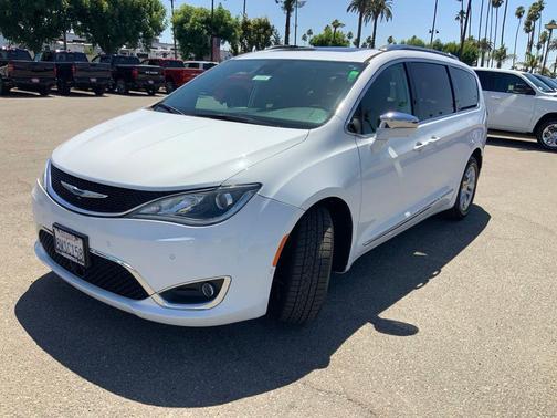 Bright White Clearcoat 2019 Chrysler Pacifica Limited