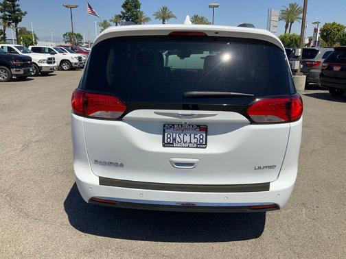 Bright White Clearcoat 2019 Chrysler Pacifica Limited