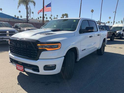 Ivory White Tri-Coat Pearlcoat 2026 RAM 1500 Limited